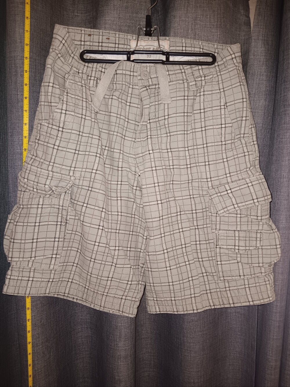 Urban Pipeline Light Gray Plaid Cargo Shorts - Men's Size 30